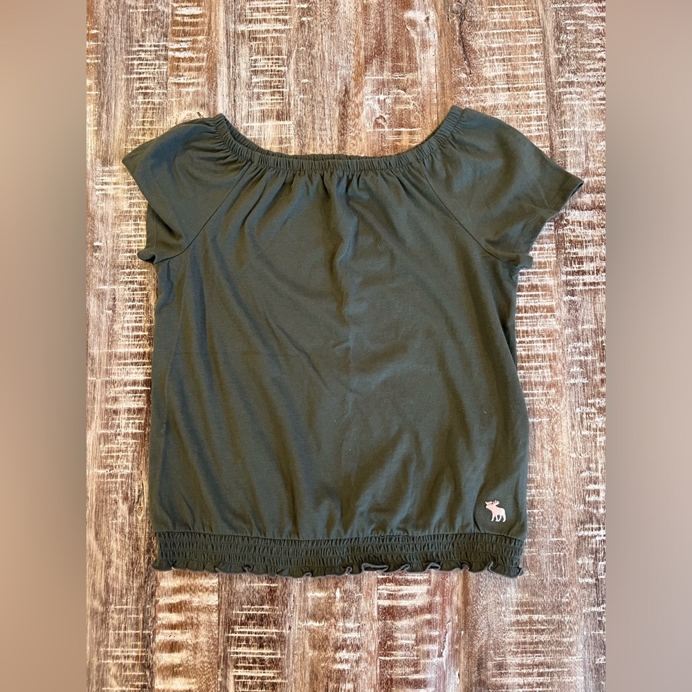 Girls Abercrombie kids green baby doll shirt. Olive green. Size 13/14